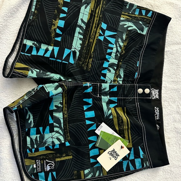 QuickSilver short NEW with tags - Picture 3 of 3